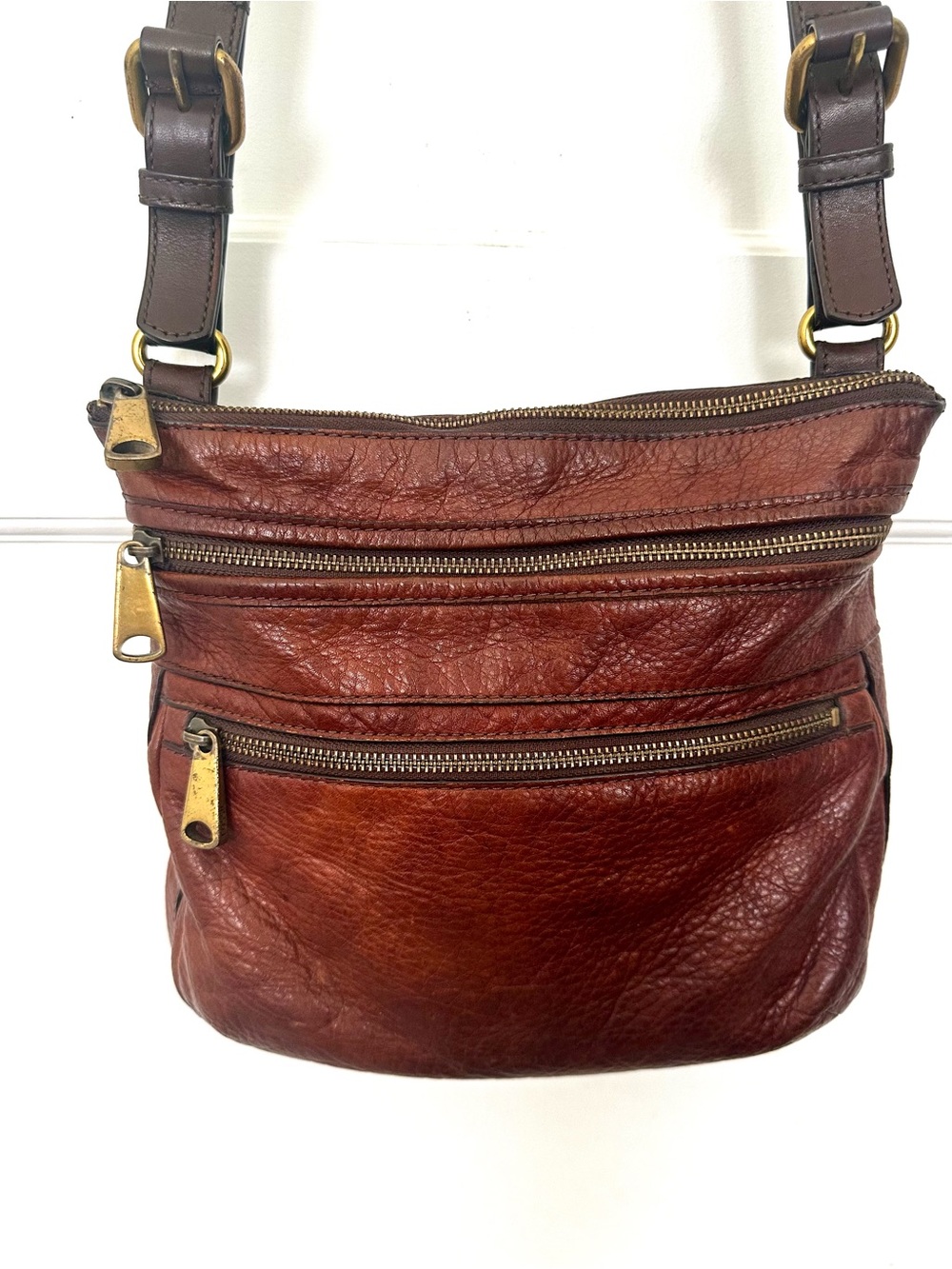Fossil Brown/Burgandy Leather Crossbody Bag with Front Zip Pockets - Picture 3 of 12